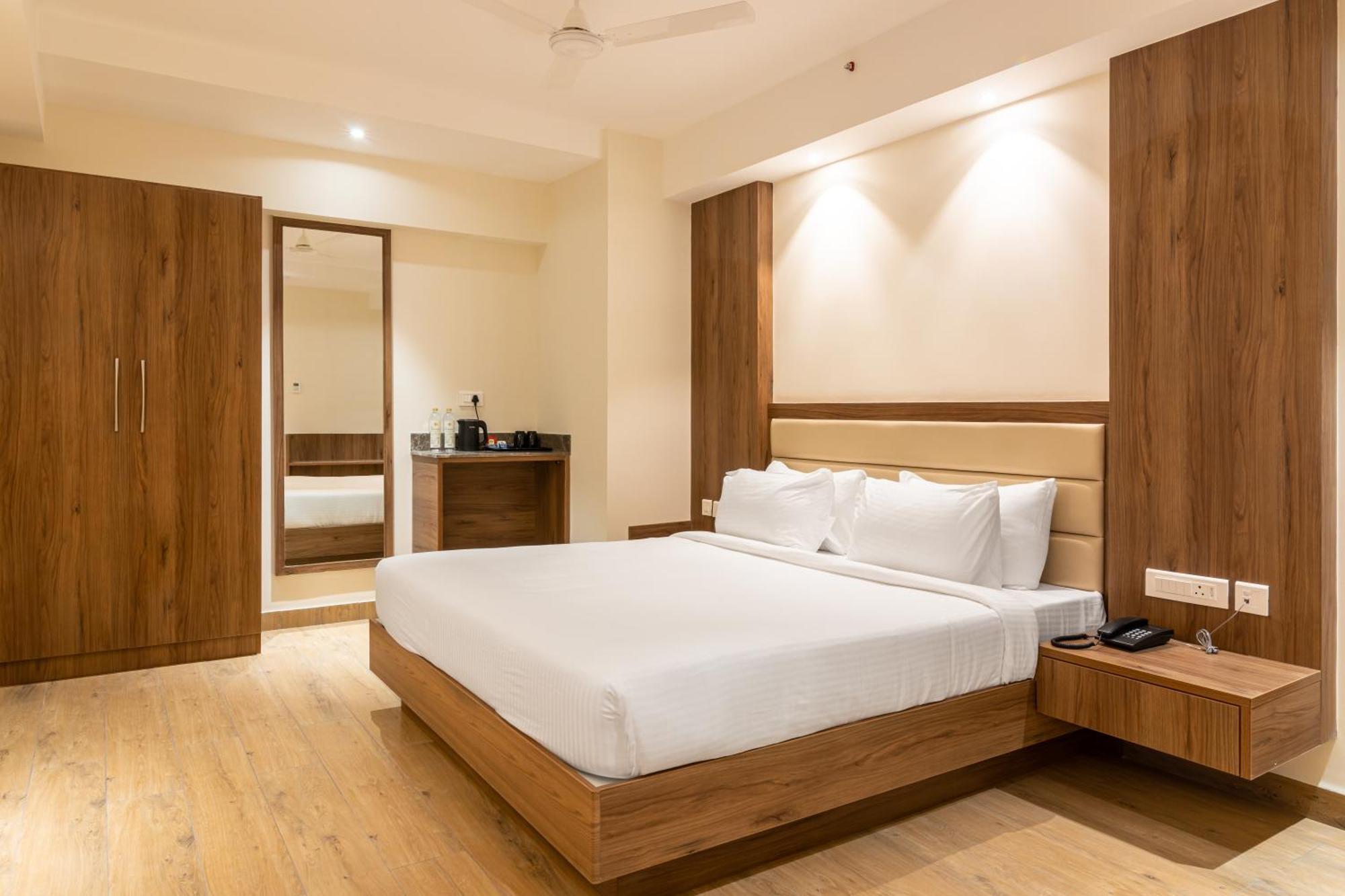 Royal Embassy Hotel Erode Exterior photo